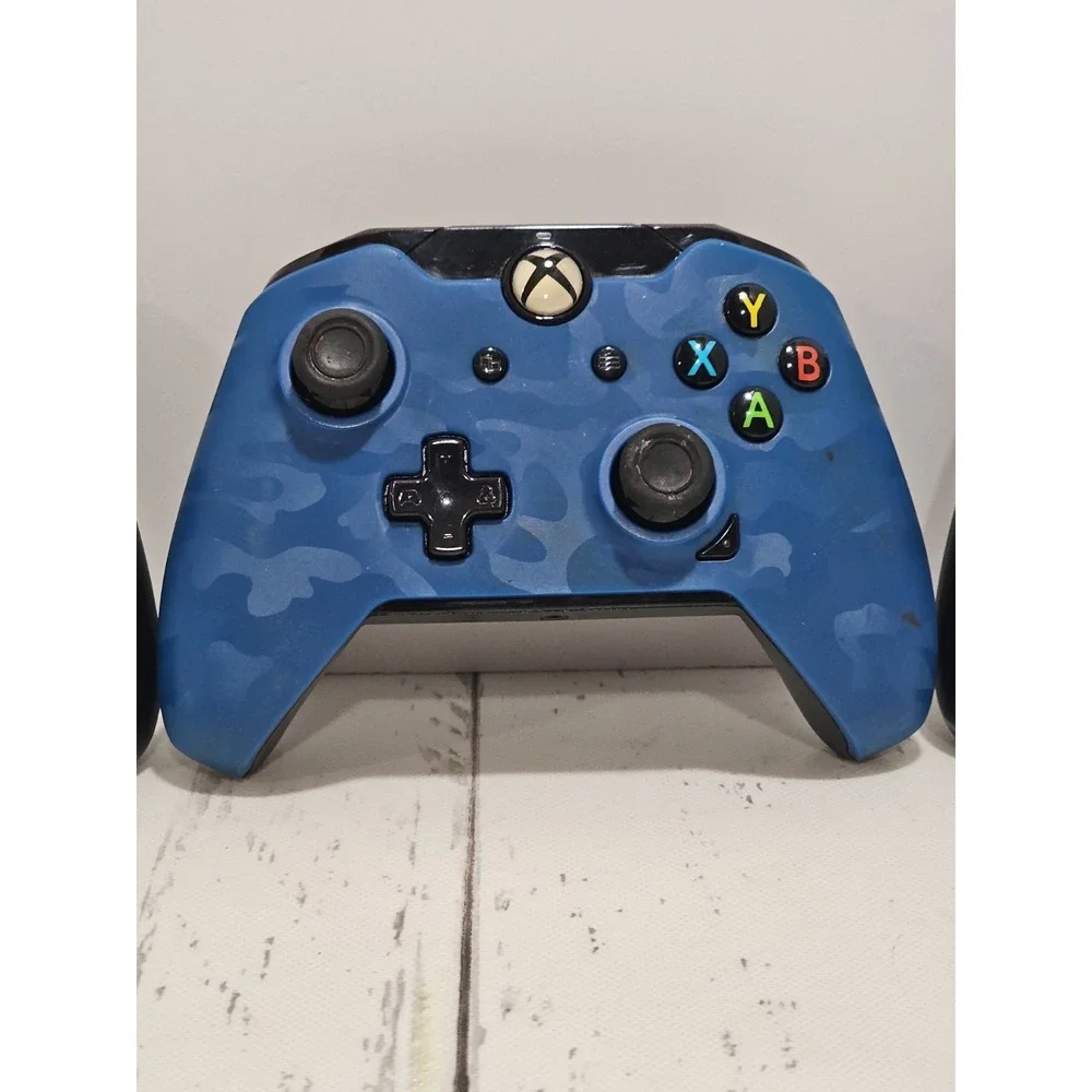 Microsoft Xbox Wireless Controllers Lot of 4 Tested Working